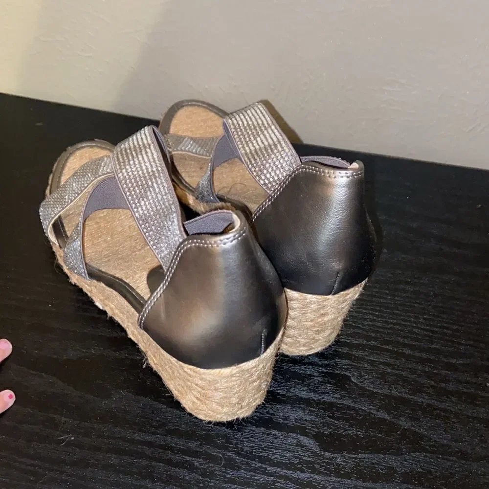 Adrienne Vittadini Barri Espadrille Wedge Sandal Shimmer ladies 8